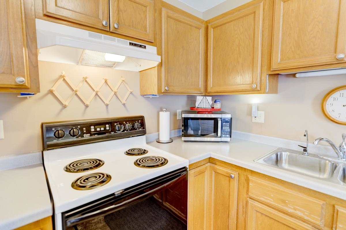 403 Hanson Road Stoughton, WI 53589 - Photo 7 of 30