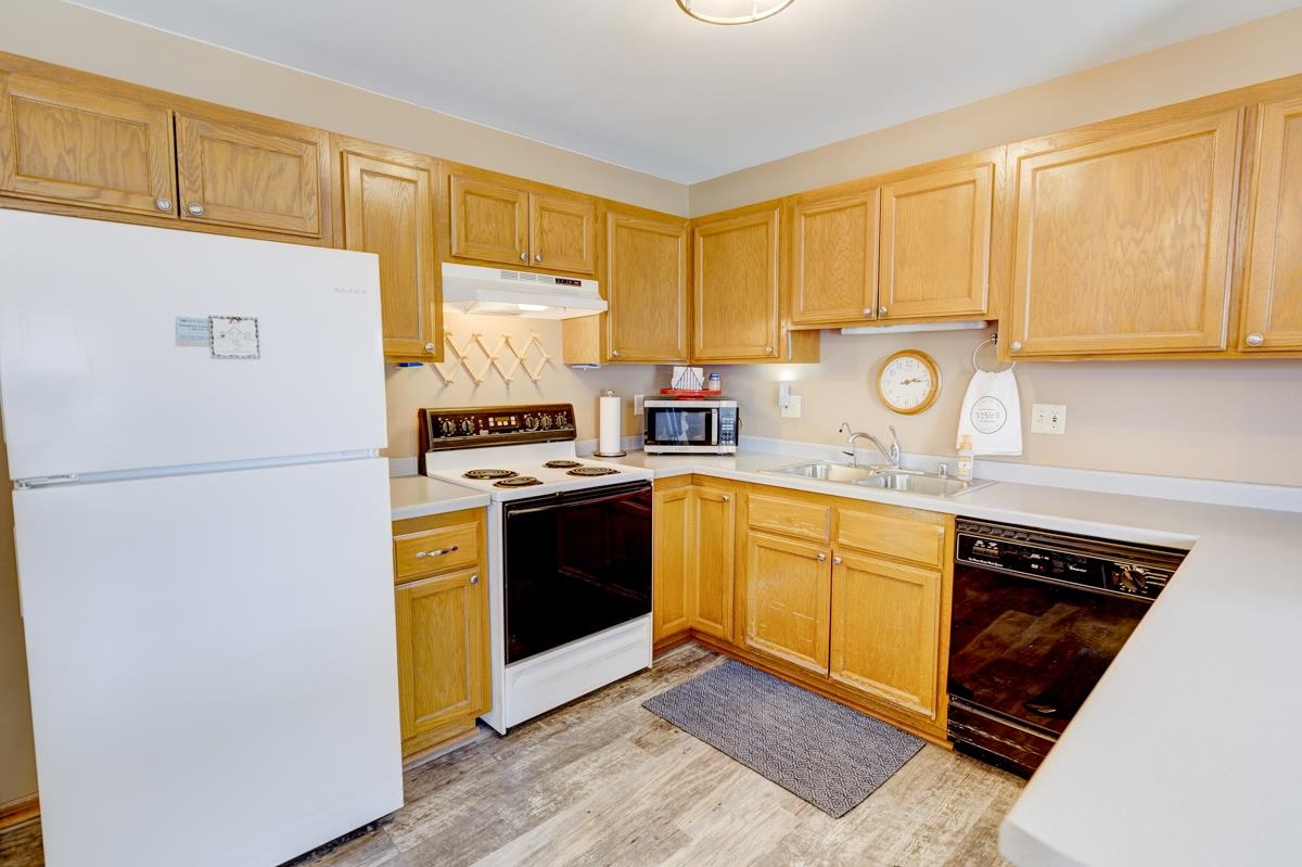 403 Hanson Road Stoughton, WI 53589 - Photo 8 of 30