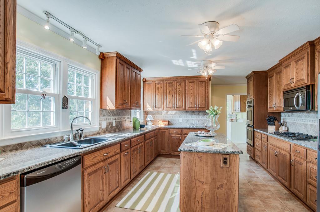 2052 Ridgecrest Circle Dickson, TN 37055 - Photo 14 of 30 Stainless steel appliance package.