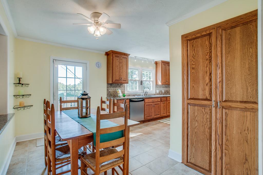 2052 Ridgecrest Circle Dickson, TN 37055 - Photo 17 of 30 Kitchen eating nook.
