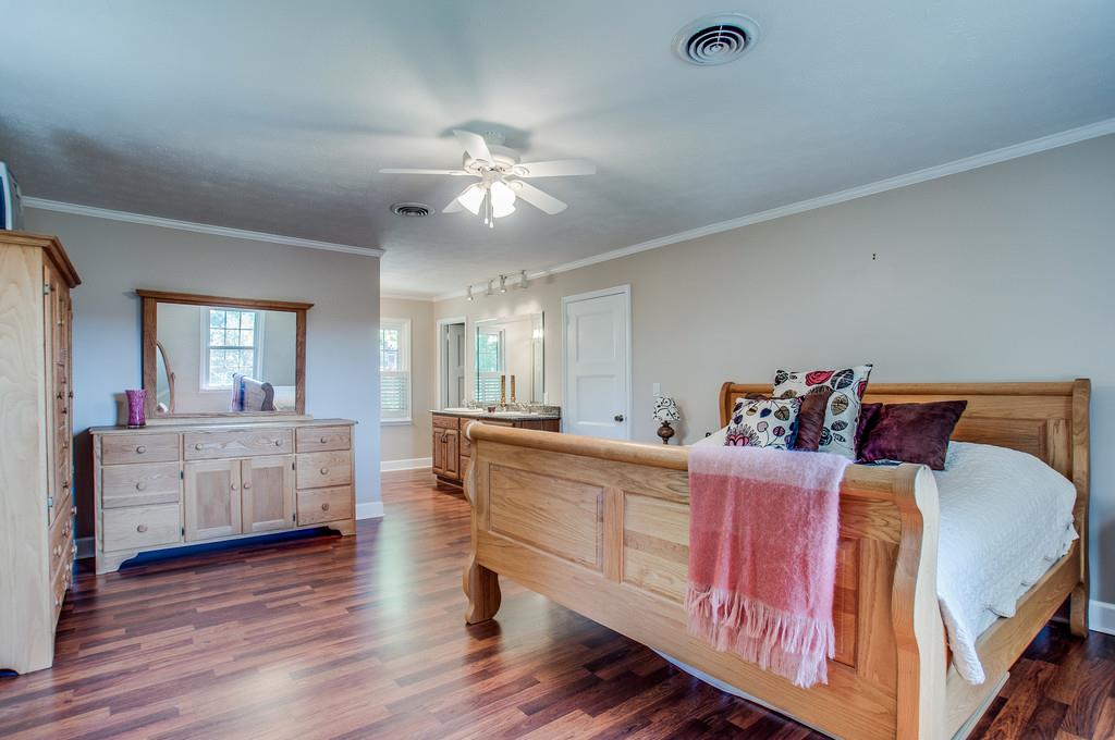 2052 Ridgecrest Circle Dickson, TN 37055 - Photo 20 of 30 Master with full bath & HUGE walk-in closet.