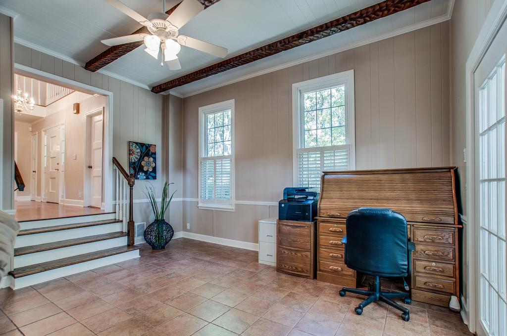 2052 Ridgecrest Circle Dickson, TN 37055 - Photo 10 of 30 Plenty of room for office area in the living room.