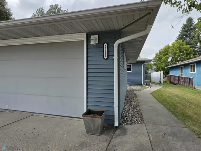 $220,000 | 2411 Country Club Parkway, Moorhead, MN 56560