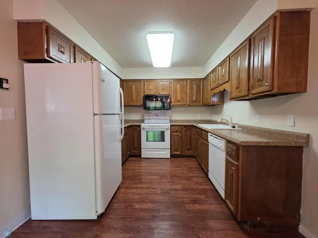 $220,000 | 2411 Country Club Parkway, Moorhead, MN 56560