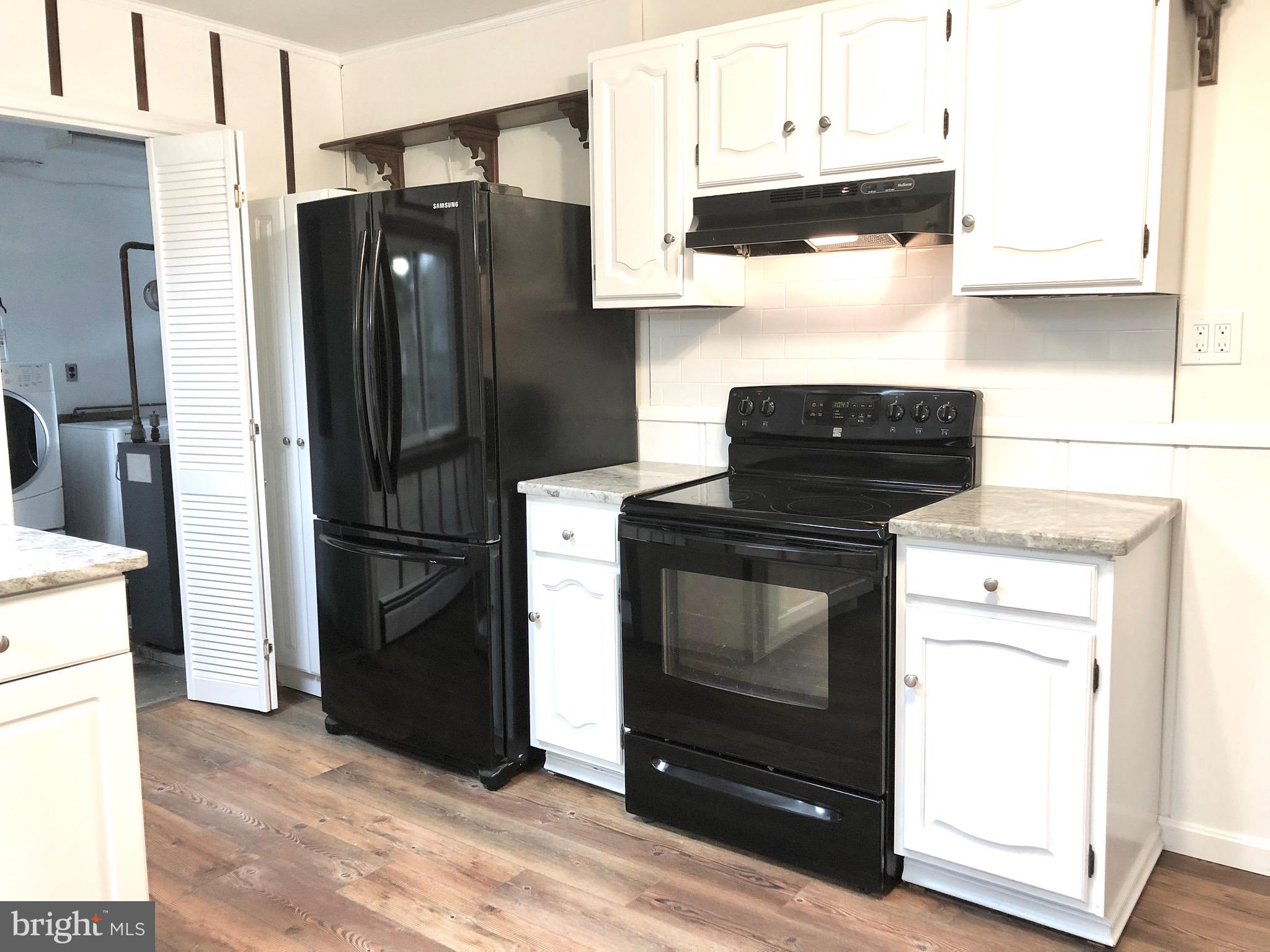 2928 Chestnut Road Edgewater, MD 21037 - Photo 9 of 24 Kitchen w/ new granite countertops