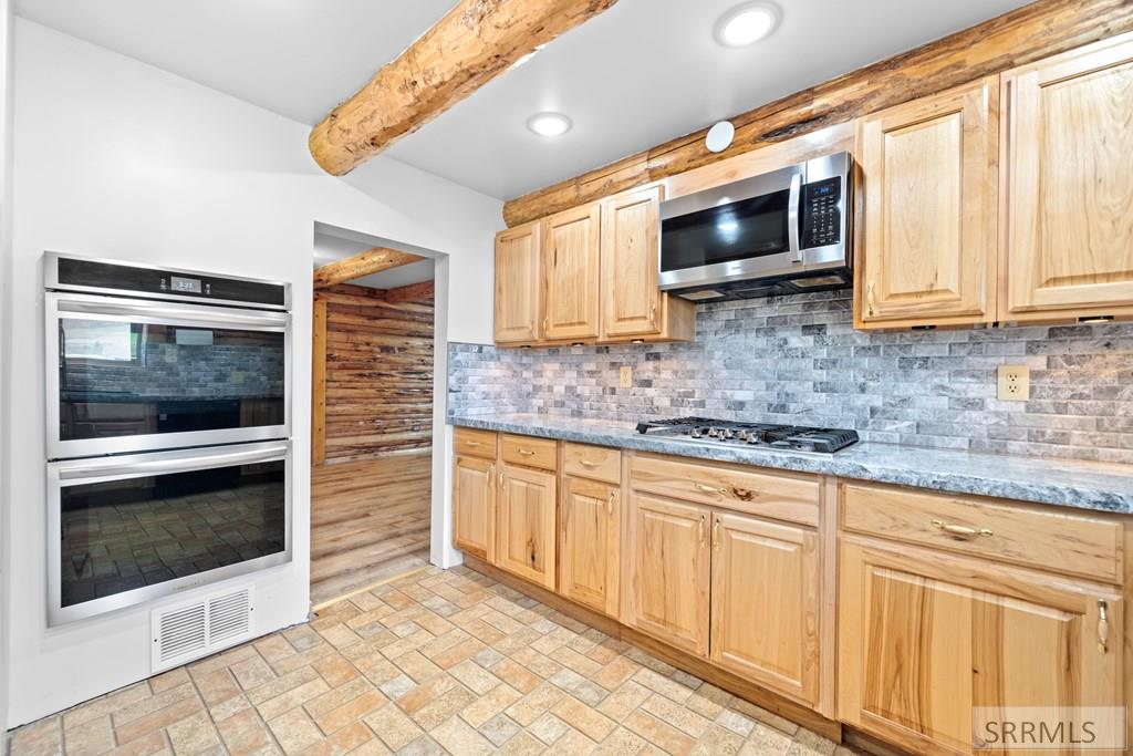 102 Valley Drive Irwin, ID 83428 - Photo 9 of 34 Double Oven