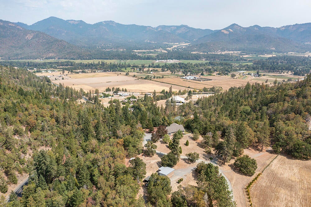 13245 Water Gap Road Williams, OR 97544 - Photo 38 of 45 40