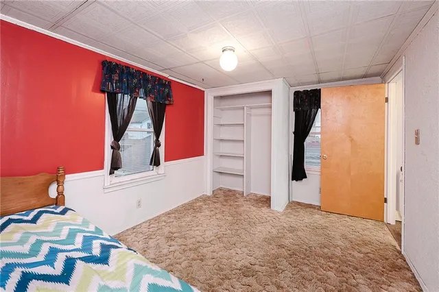 a view of a bedroom with a wardrobe space