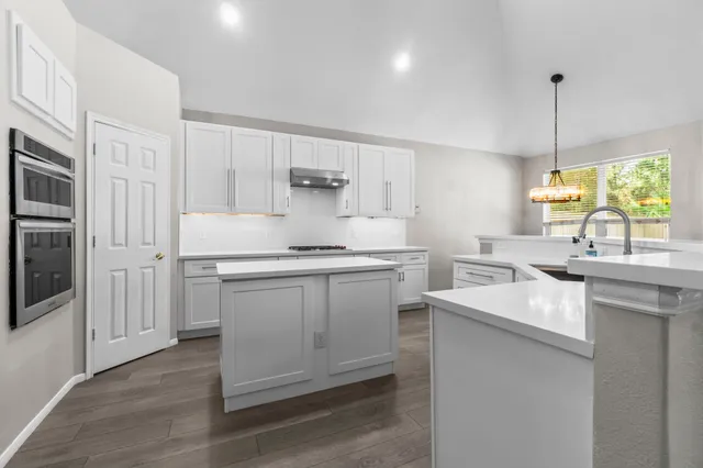 $677,000 | 170 Linton Downs Place, The Woodlands, TX 77382