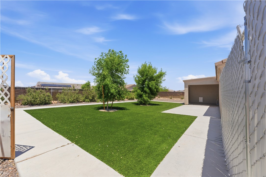 443 Martinez Road Golden Valley, AZ 86413 - Photo 4 of 26