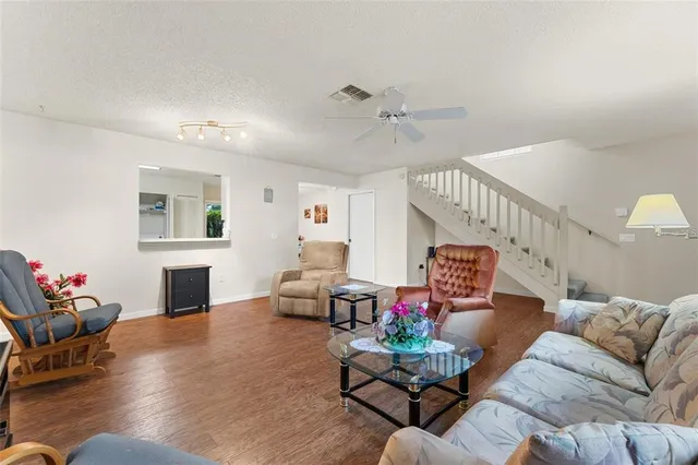 $2,300 | 2373 Hounds Trail, Palm Harbor, FL 34683