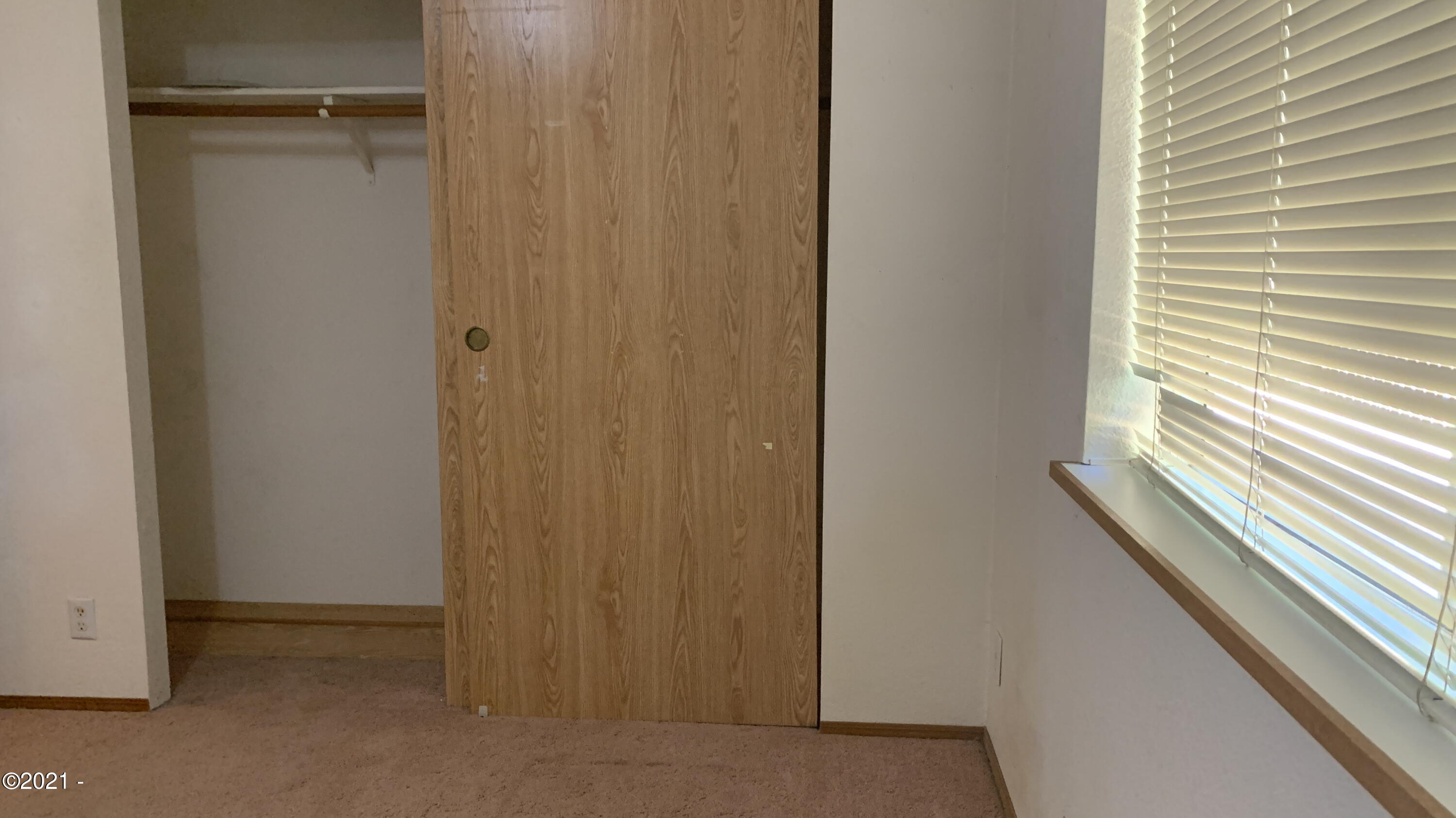 271 East Darkey Creek Road Waldport, OR 97394 - Photo 16 of 26 Guest room..