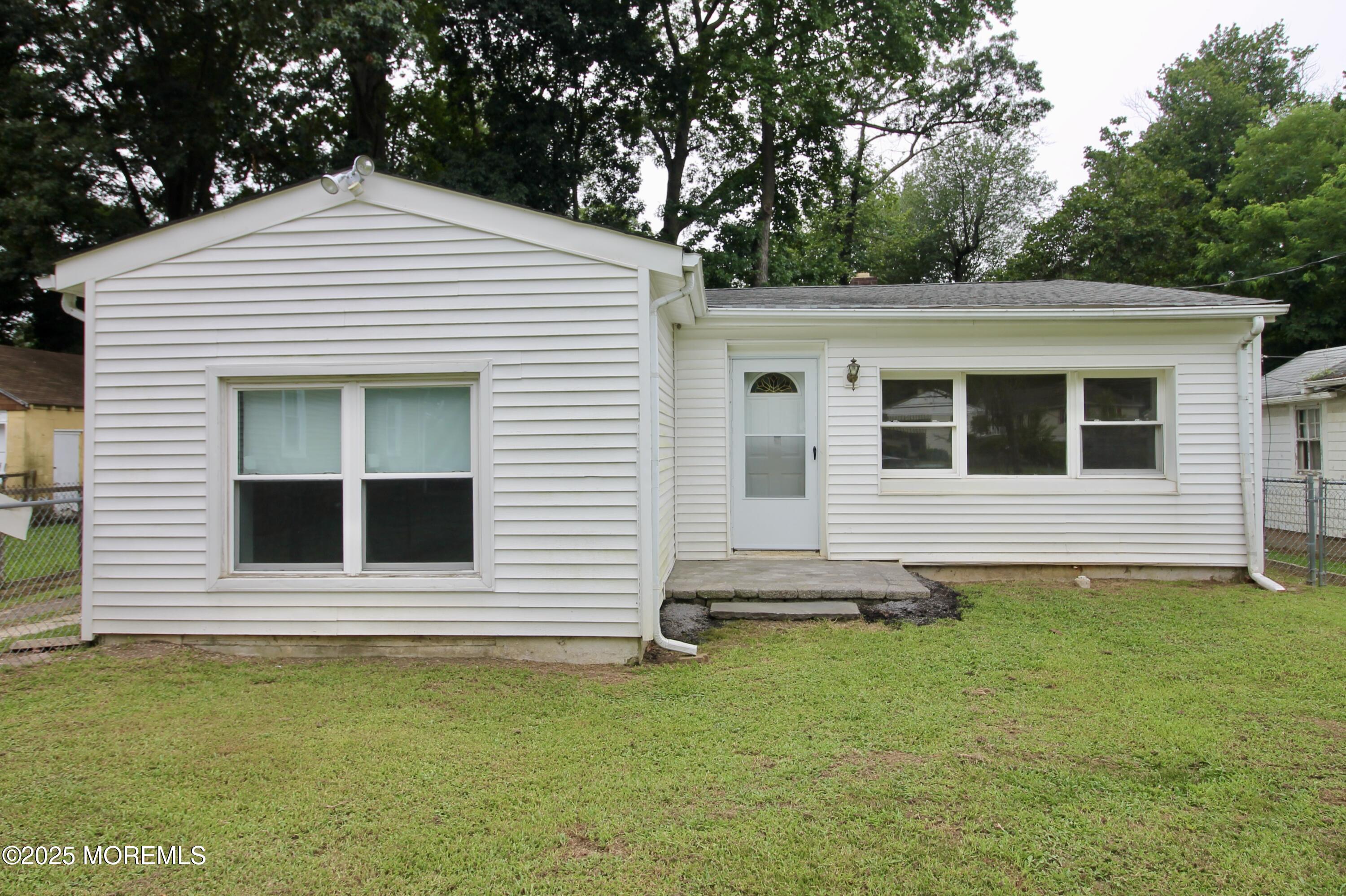 33 Weaverville Road Freehold, NJ 07728 - Photo 1 of 26 129FF017-30DE-4335-A3BB-85528033C026_1_2