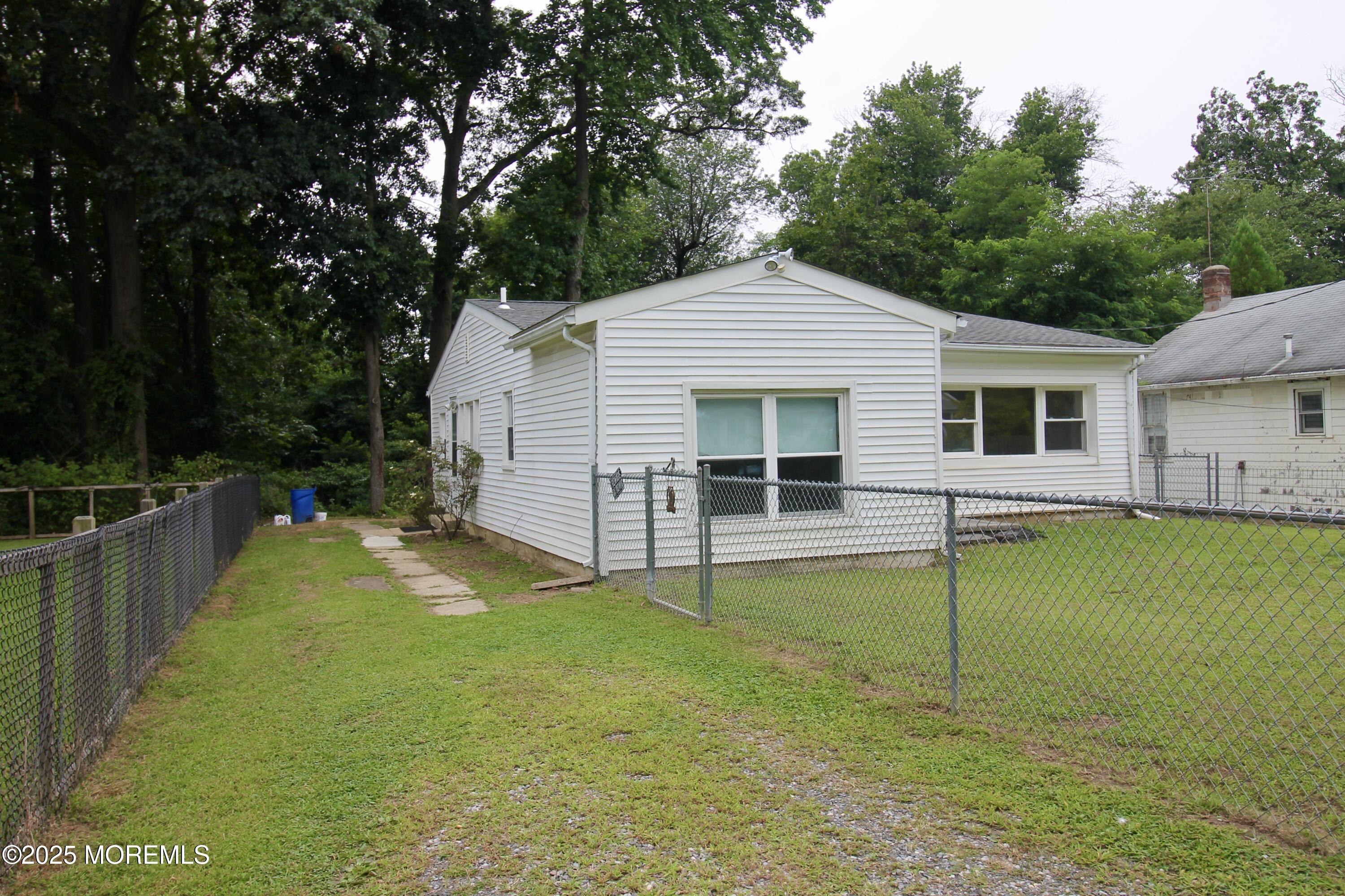 33 Weaverville Road Freehold, NJ 07728 - Photo 3 of 26 416E8D8D-1175-4658-8EA3-6BFA002DB408_1_2