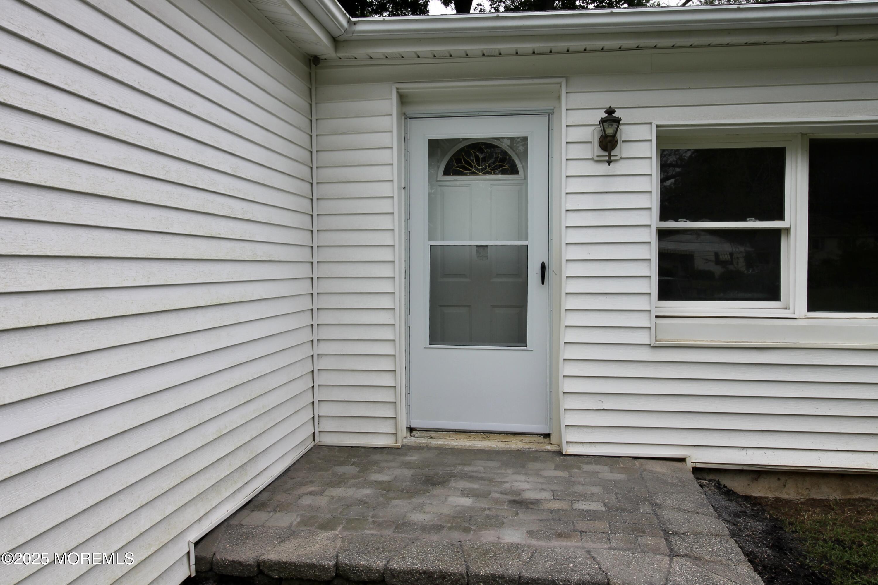 33 Weaverville Road Freehold, NJ 07728 - Photo 5 of 26 25C0CB1C-7DC5-45B7-B6A4-1C7E0DB5BDA1_1_2