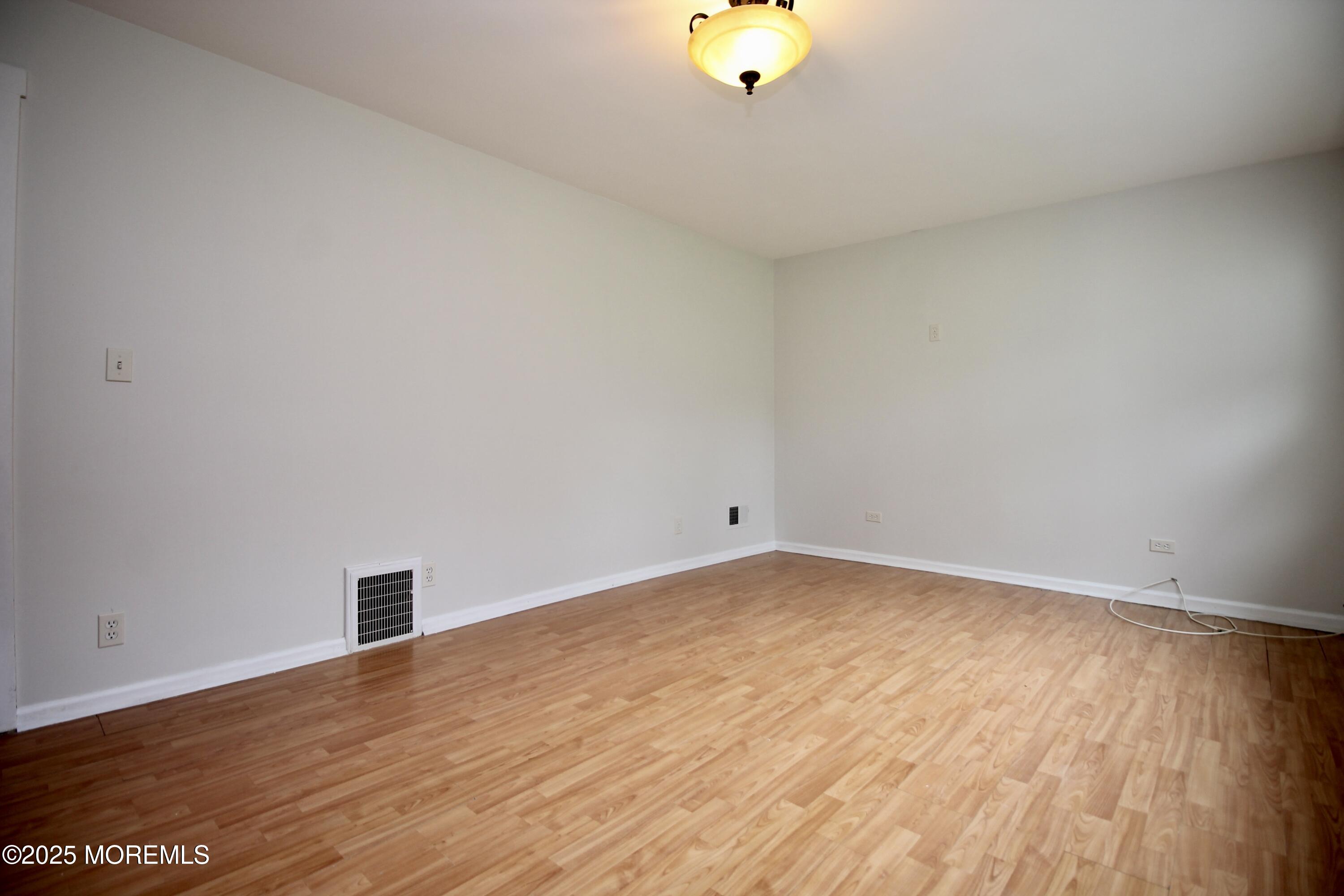 33 Weaverville Road Freehold, NJ 07728 - Photo 6 of 26 6CE869ED-E9D4-4826-92B9-A44A9ED78A83_1_2