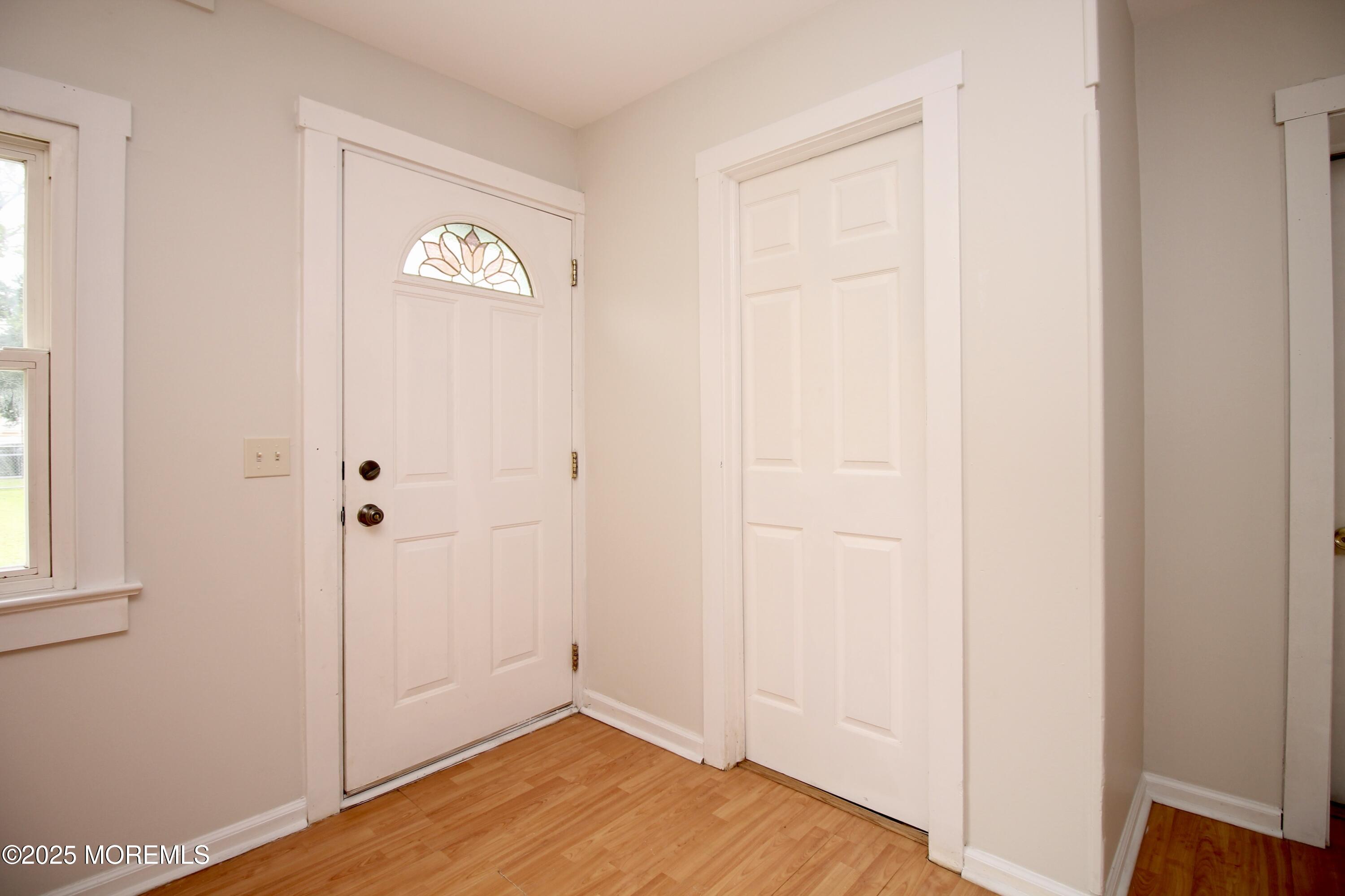 33 Weaverville Road Freehold, NJ 07728 - Photo 8 of 26 69C172B3-5B53-4B78-AD49-7F199215336C_1_2
