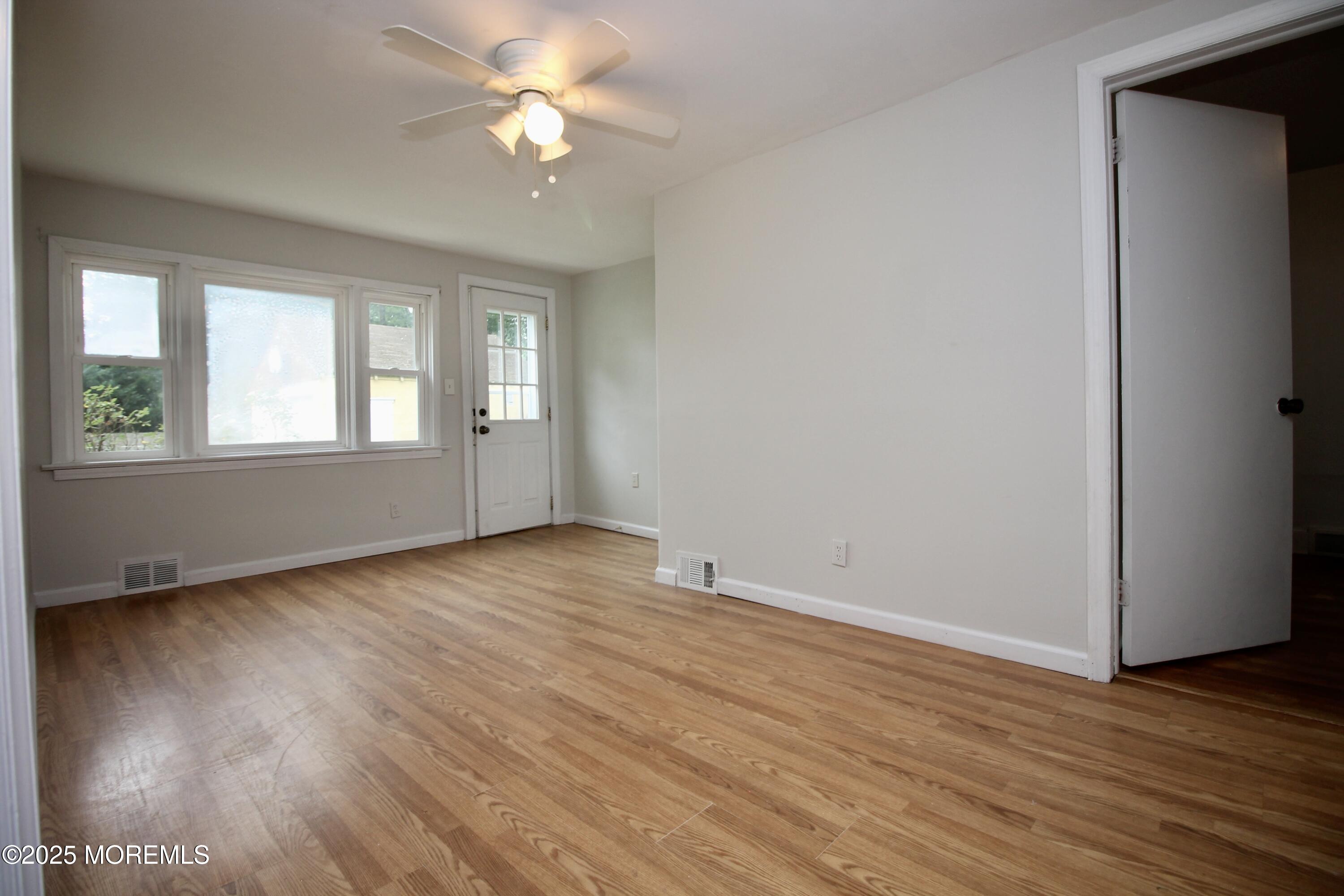 33 Weaverville Road Freehold, NJ 07728 - Photo 9 of 26 3FD2178B-BD5A-471E-AD24-D33379965885_1_2