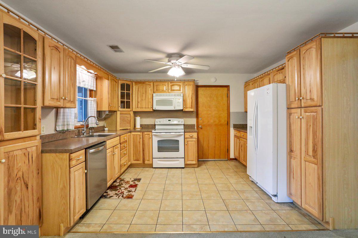 13506 Spriggs Road Hagerstown, MD 21742 - Photo 12 of 43 Kitchen