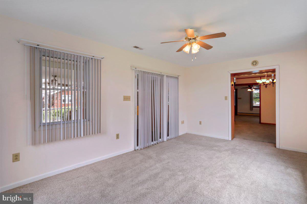 13506 Spriggs Road Hagerstown, MD 21742 - Photo 18 of 43 Family room with access to deck