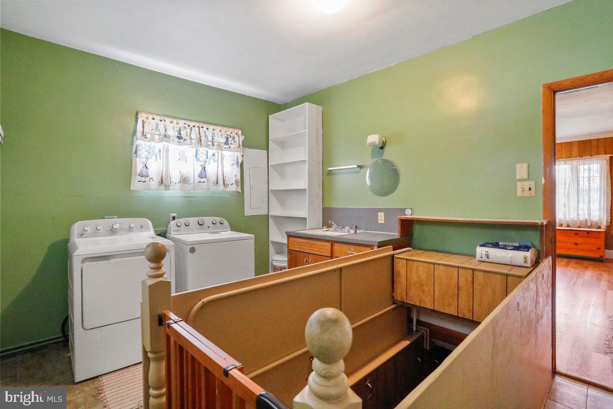 13506 Spriggs Road Hagerstown, MD 21742 - Photo 28 of 43 Laundry Main w/access to outside