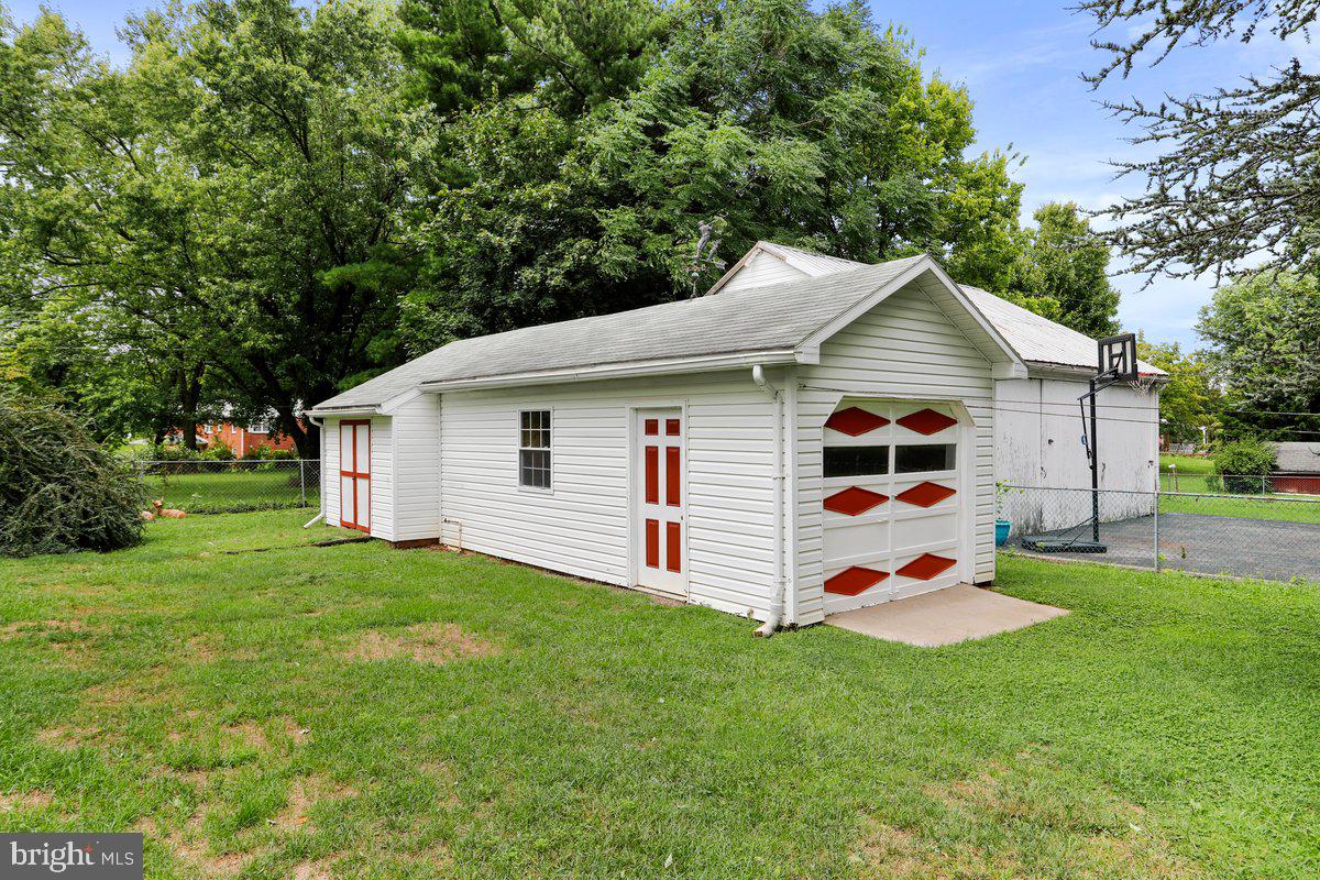 13506 Spriggs Road Hagerstown, MD 21742 - Photo 38 of 43 Garage in rear