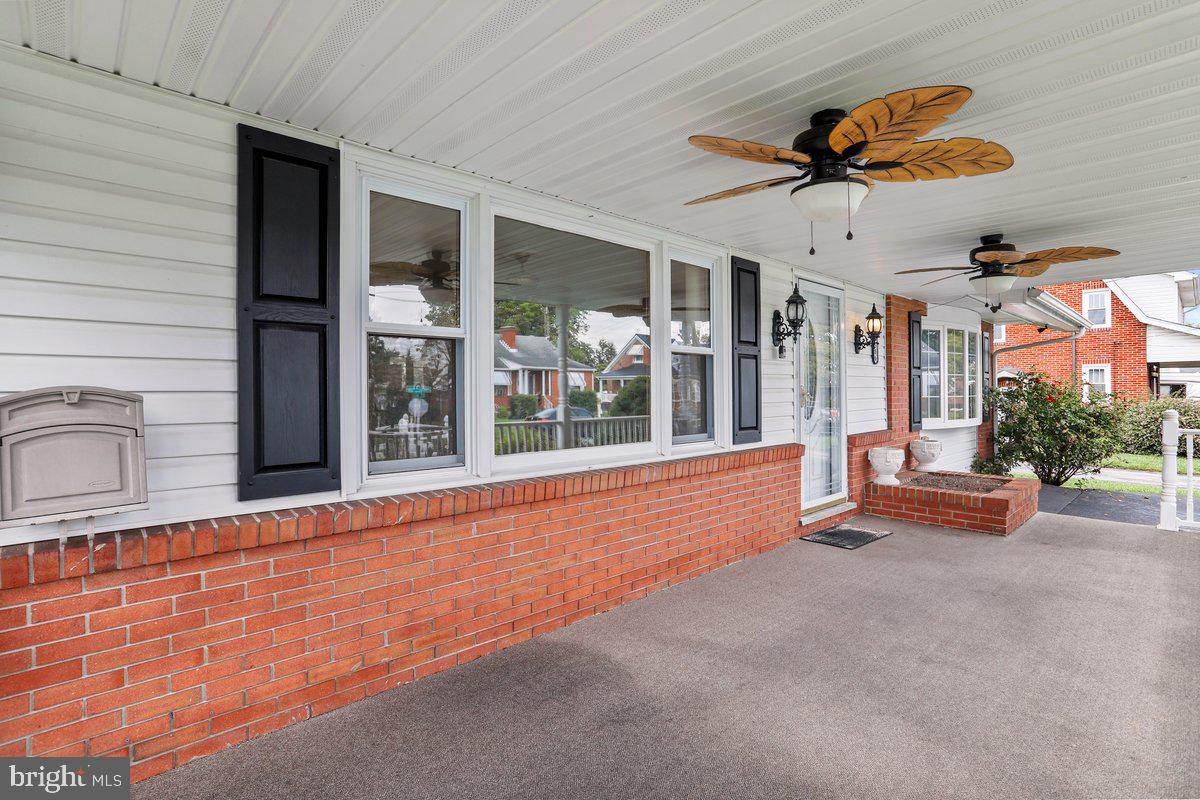 13506 Spriggs Road Hagerstown, MD 21742 - Photo 5 of 43 Front Porch