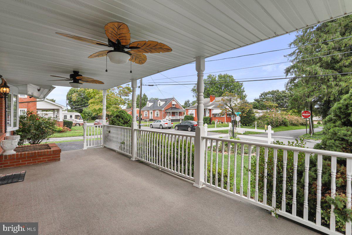 13506 Spriggs Road Hagerstown, MD 21742 - Photo 6 of 43 Covered Front Porch