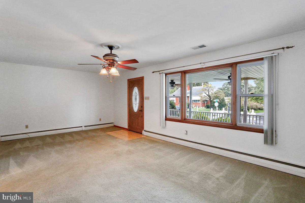 13506 Spriggs Road Hagerstown, MD 21742 - Photo 9 of 43 Living Room
