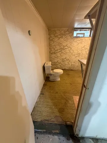 a bed room with a bed