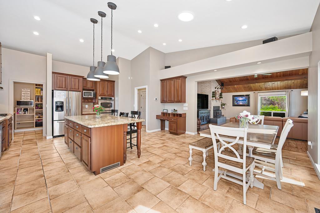 325 Diamond Oaks Road Roseville, CA 95678 - Photo 13 of 48