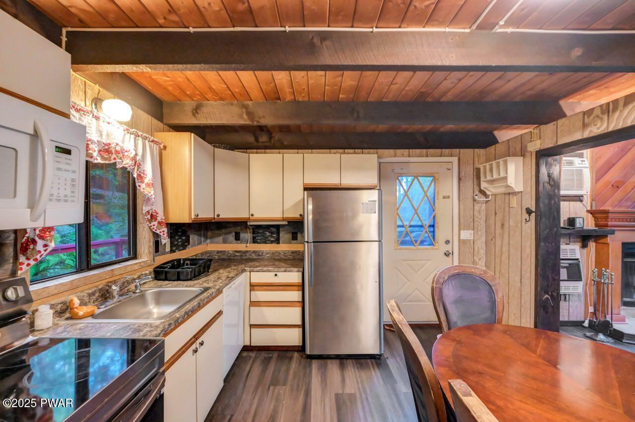 514 Northgate Road, Unit LOT 3308 Lake Ariel, PA 18436 - Photo 15 of 41 Kitchen and Eating Area