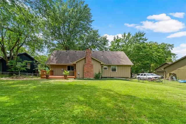 $354,000 | 6705 Northwest Mirror Lake Terrace, Parkville, MO 64152