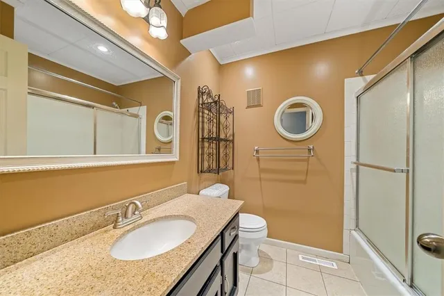 $354,000 | 6705 Northwest Mirror Lake Terrace, Parkville, MO 64152