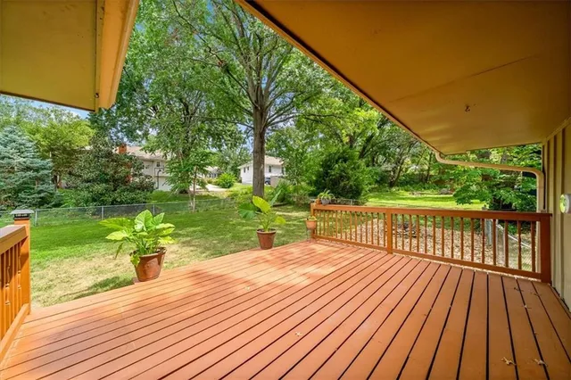 $354,000 | 6705 Northwest Mirror Lake Terrace, Parkville, MO 64152