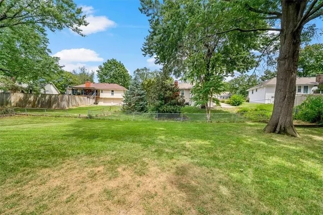 $354,000 | 6705 Northwest Mirror Lake Terrace, Parkville, MO 64152