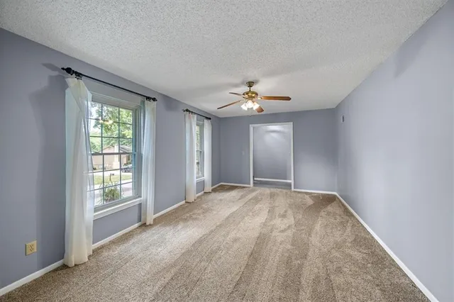 $354,000 | 6705 Northwest Mirror Lake Terrace, Parkville, MO 64152