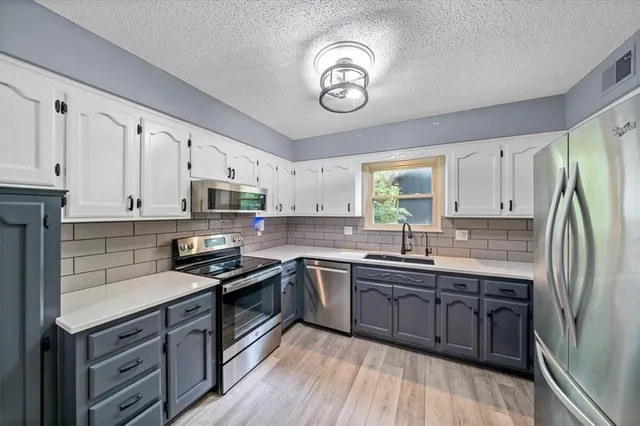 $354,000 | 6705 Northwest Mirror Lake Terrace, Parkville, MO 64152