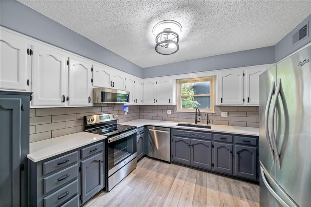 6705 Northwest Mirror Lake Terrace Parkville, MO 64152 - Photo 9 of 31