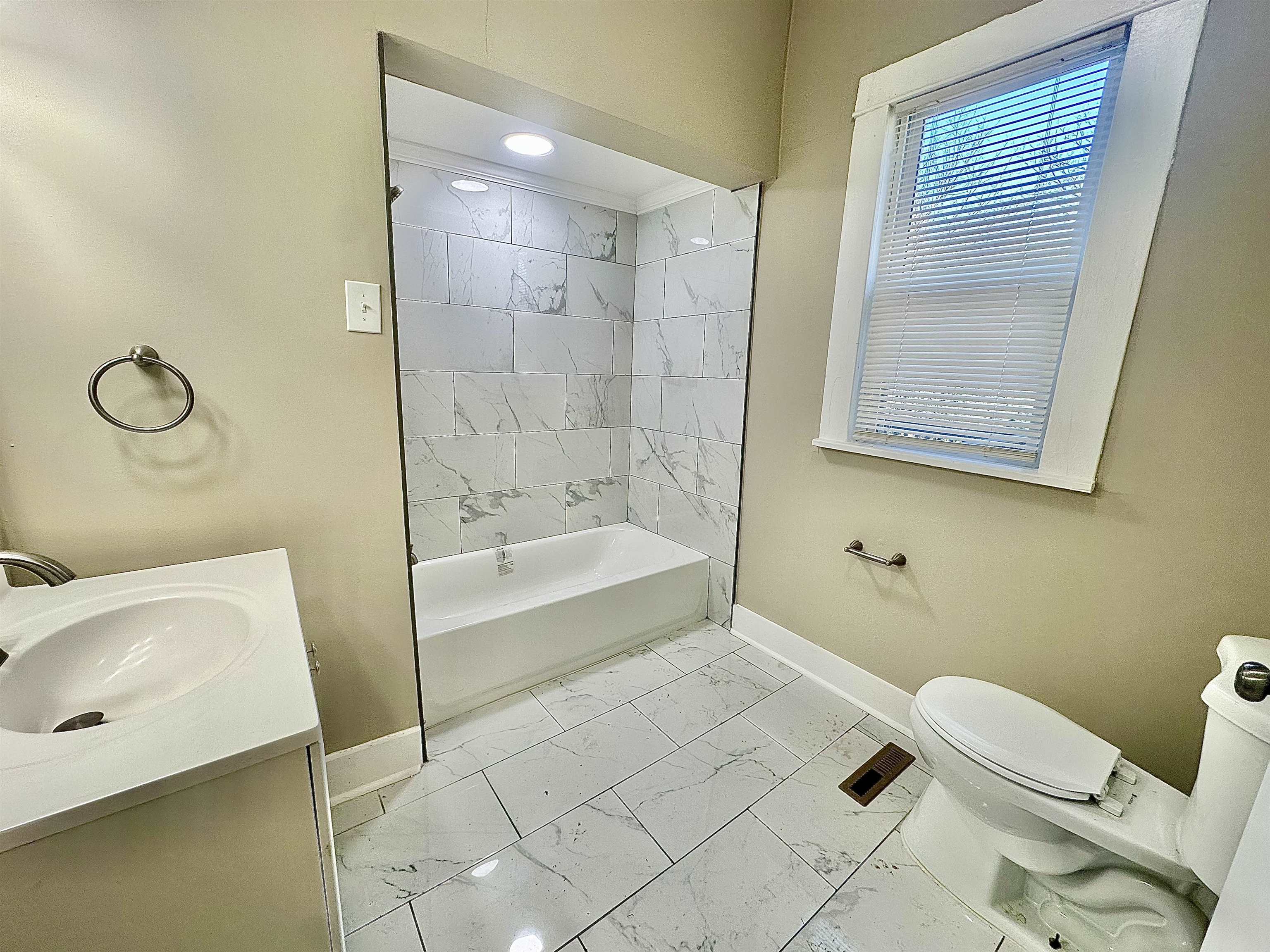 182 South Jefferson Street Ripley, TN 38063 - Photo 17 of 22 a bathroom with a bathtub and a toilet