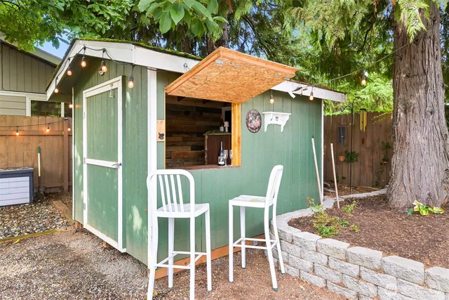 a view of outdoor space yard and porch