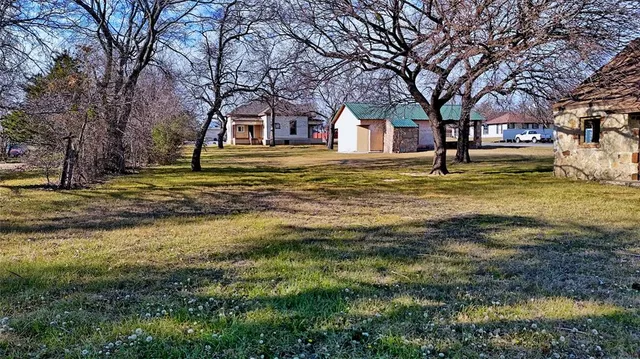 $549,000 | 400 South Broad Street, St. Jo, TX 76265