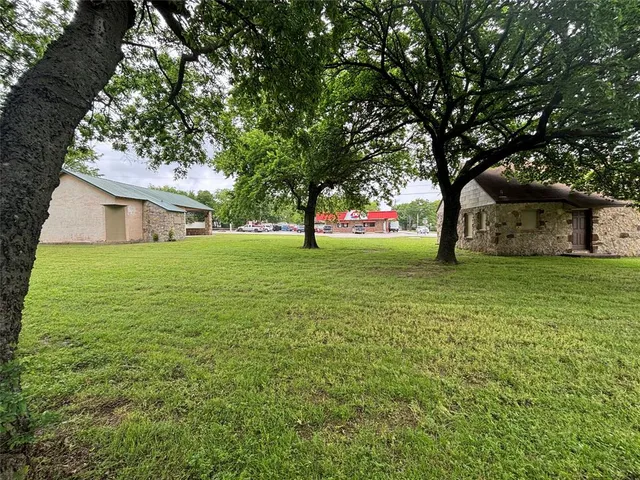 $549,000 | 400 South Broad Street, St. Jo, TX 76265