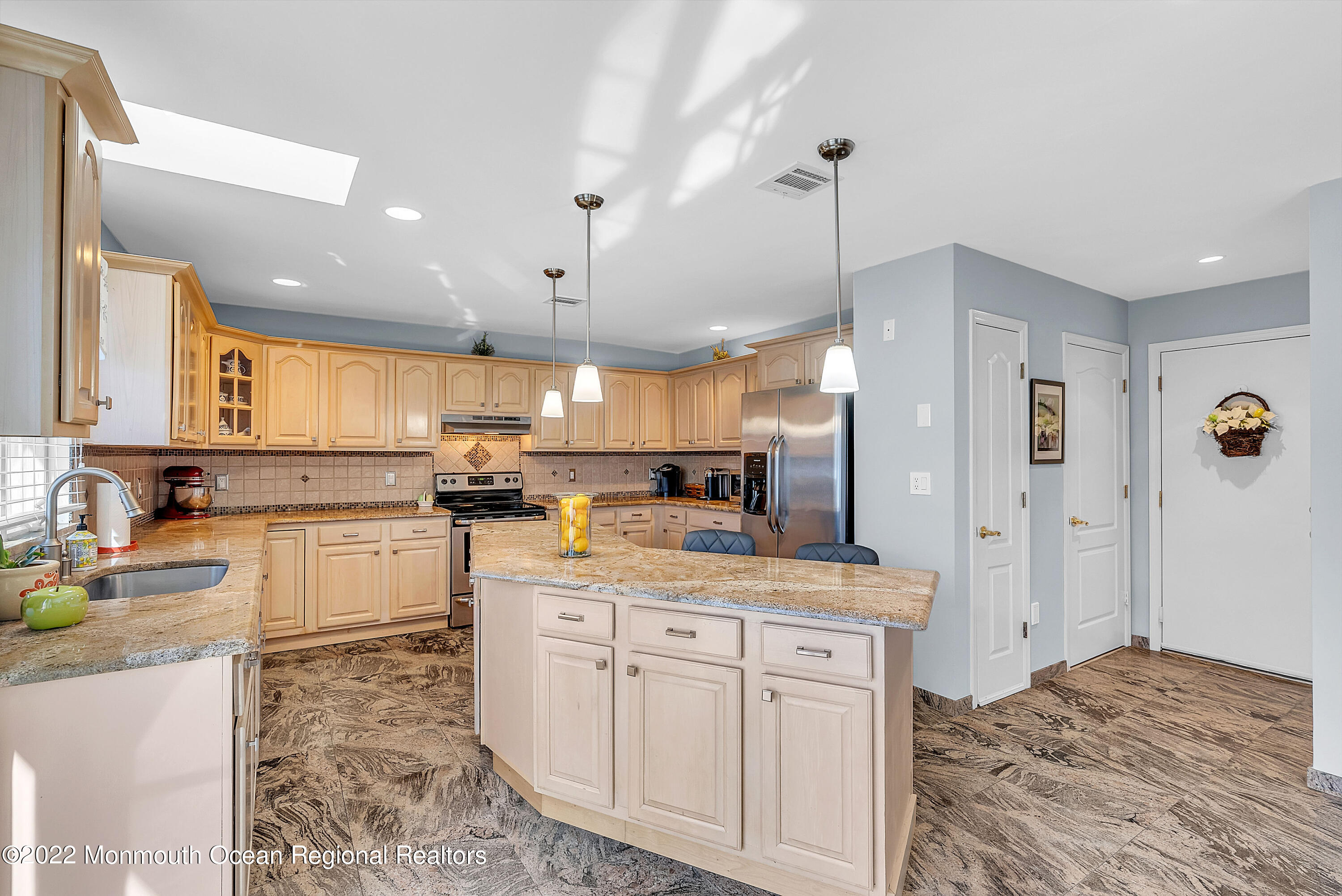 52 16th Street Toms River, NJ 08753 - Photo 4 of 23 MJB09559