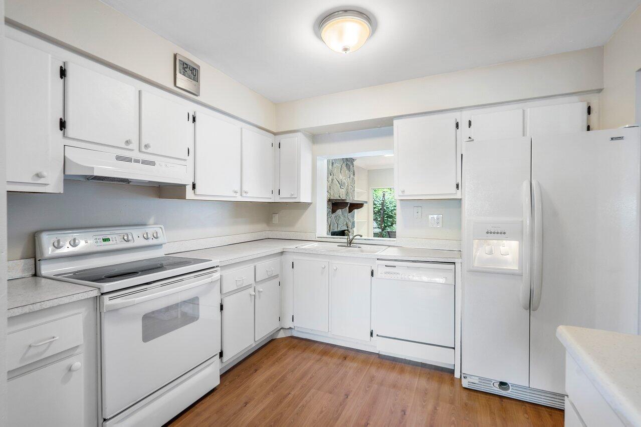 517 Northwest 54th Street Boca Raton, FL 33487 - Photo 7 of 29 Kitchen