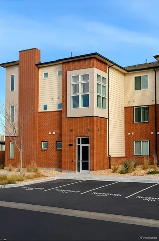 $1,895 | 981 South Sable Boulevard, Unit 102, Aurora, CO 80012