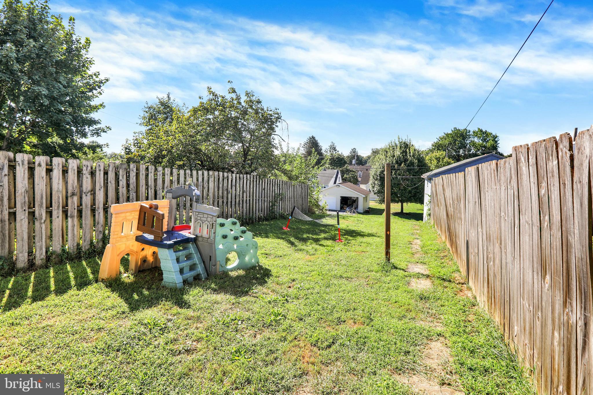 44 East Center Street Lititz, PA 17543 - Photo 21 of 26 a backyard of a house with table and chairs