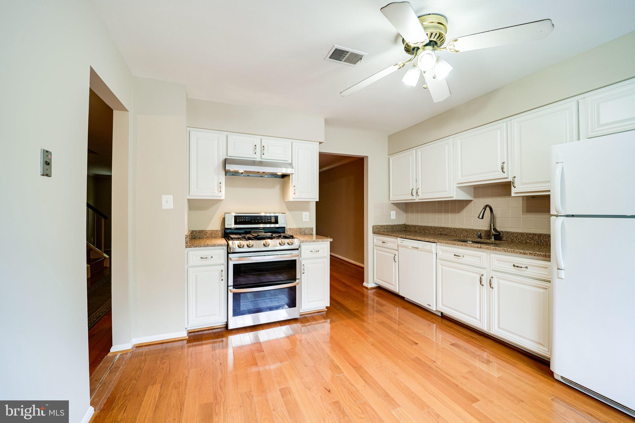 6804 Wild Rose Court Springfield, VA 22152 - Photo 12 of 57 Eat-in Kitchen