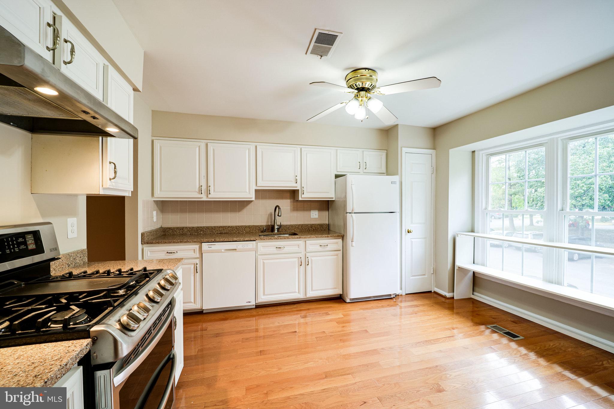 6804 Wild Rose Court Springfield, VA 22152 - Photo 14 of 57 Eat-in Kitchen