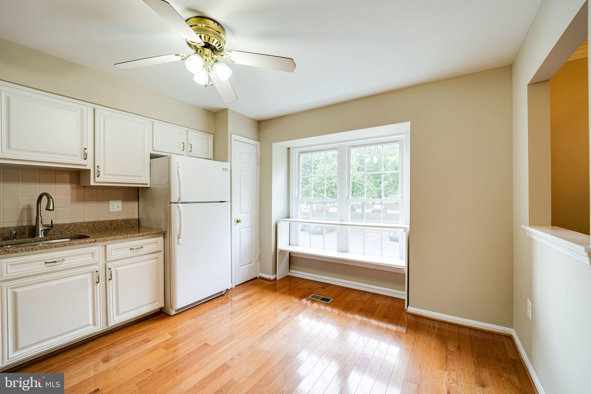 6804 Wild Rose Court Springfield, VA 22152 - Photo 15 of 57 Eat-in Kitchen